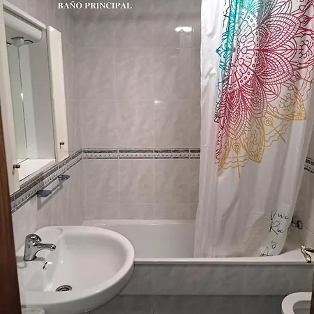 아파트 Piso Al Lado De La Estacion De Tren Y De La Playa, Con Dos Plazas De Garage