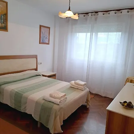 Piso Al Lado De La Estacion De Tren Y De La Playa, Con Dos Plazas De Garage